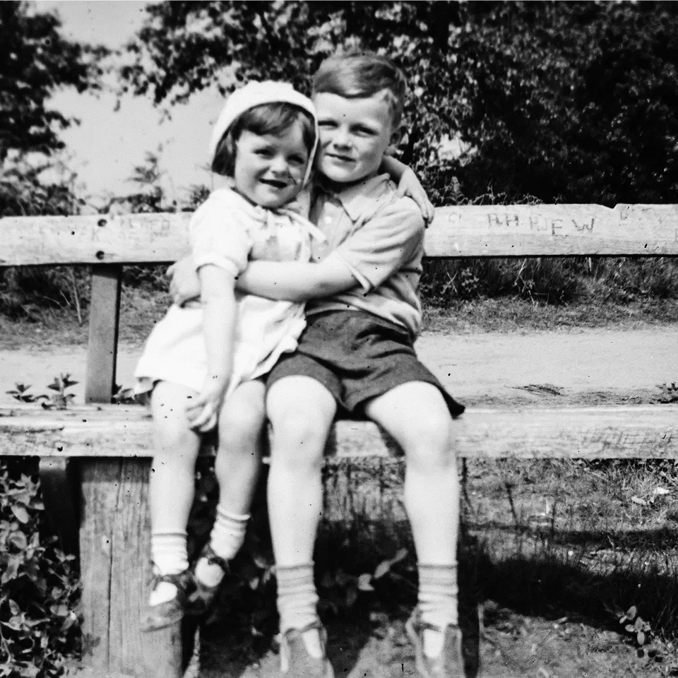 colorize black and white photos